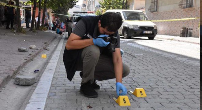 Yolda kavga ettiği komşusuna ateşaçtı