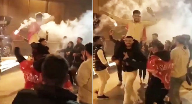 Yolu trafiğe kapatıp, meşale yakarak halay çektiler