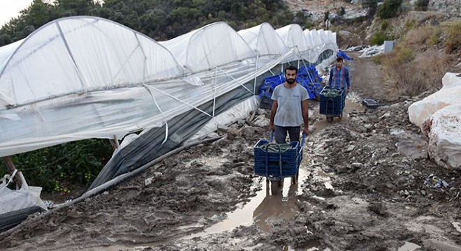 Yolu kapatan komşu mağdur etti iddiası