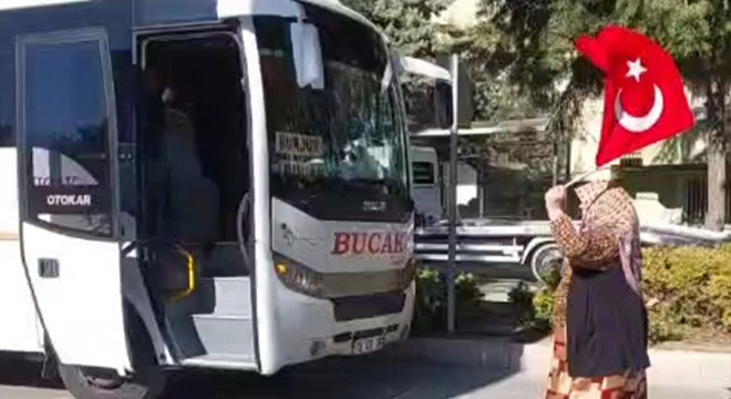 Yolu kesip, Sumud filosuna saldırıyı protesto etti