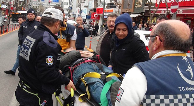 Yolun karşısına geçerken otomobil çarptı