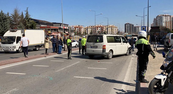 Yolun karşısına geçerken otomobilin çarptığı kadın öldü
