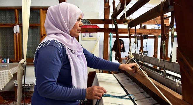 Yöresel dokumacılığı yaşatmaya çalışıyorlar