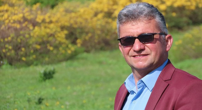 Yöresel sanatçı sahnede kalp krizinden yaşamını yitirdi