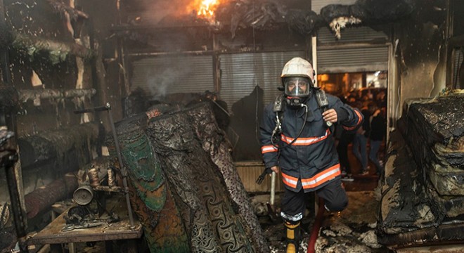 Yorgan satılan iş yerinde çıkan yangın hasara neden oldu