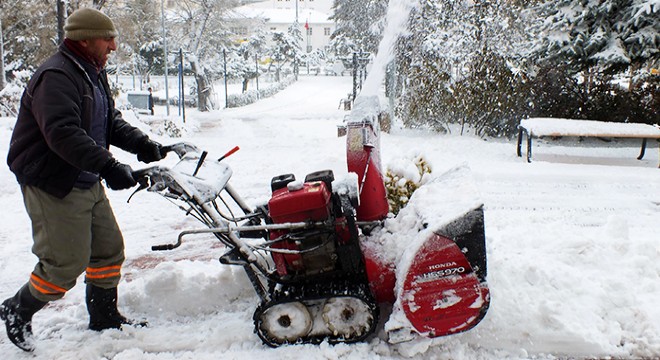 Yozgat'ta kar yağışı nedeniyle 178 köy yolu kapandı