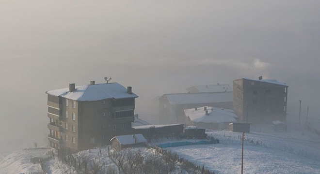 Yüksekova'da dondurucu soğuk ve sis etkili
