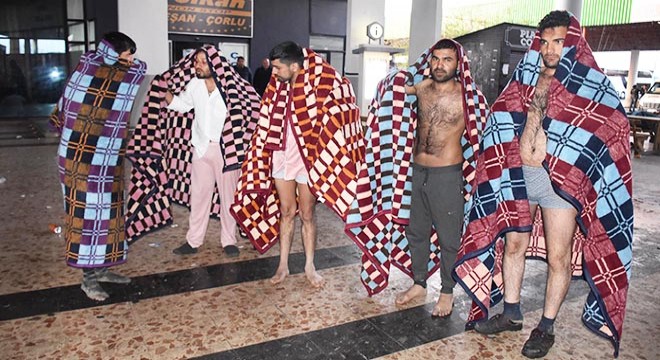 Yunan polisi göçmenleri dövüp, çıplak halde geri gönderdi