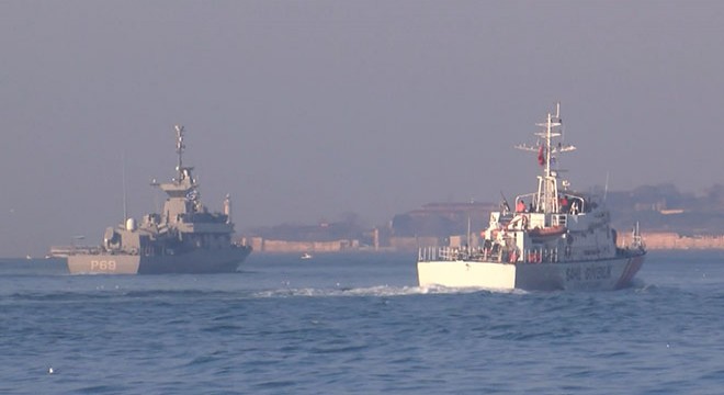 Yunan savaş gemisi İstanbul Boğazı'ndan geçti