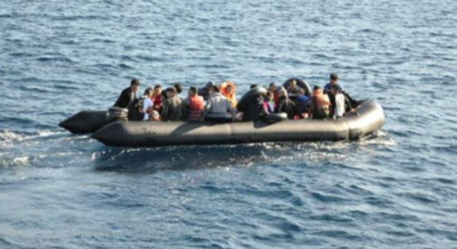 Yunanistan'ın Ege Denizi'nde ölüme terk ettiği 44 göçmen kurtarıldı