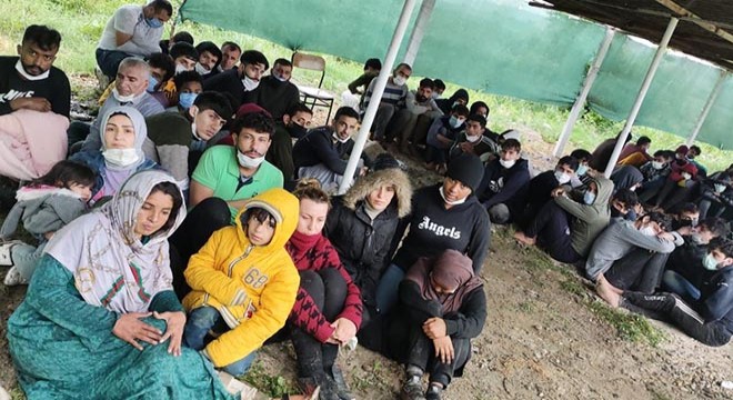 Yunanistan'ın adacıkta mahsur bıraktığı 81 göçmen kurtarıldı