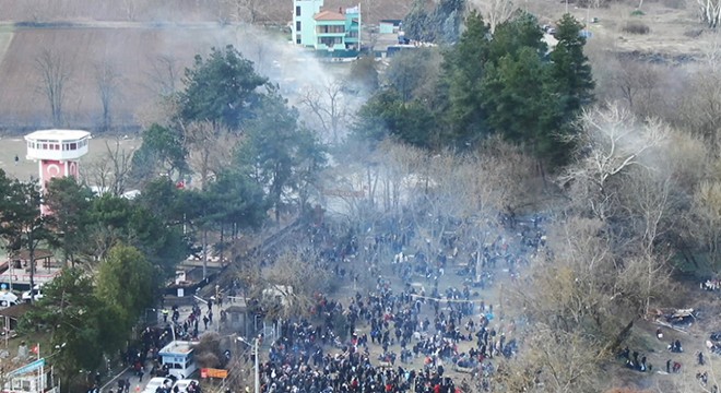 Yunanistan'ın gazlı müdahalesi havadan fotoğraflandı