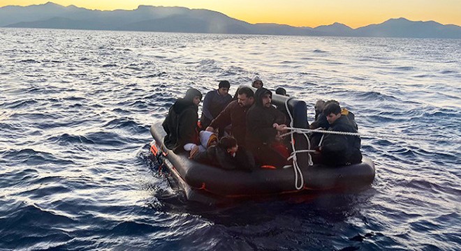 Yunanistan'ın geri ittiği 106 kaçak göçmen kurtarıldı