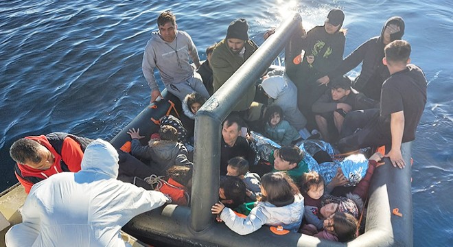 Yunanistan'ın geri ittiği 130 göçmen kurtarıldı