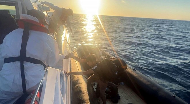 Yunanistan'ın geri ittiği 21 göçmen kurtarıldı