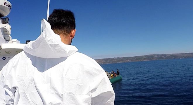 Yunanistan'ın geri ittiği 30 göçmen kurtarıldı