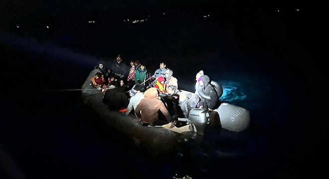 Yunanistan'ın geri ittiği 36 kaçak göçmen kurtarıldı