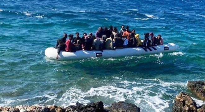Yunanistan'ın geri ittiği 49 kaçak göçmen kurtarıldı