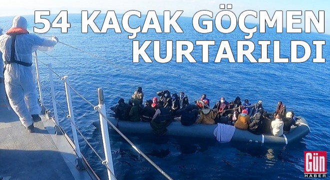 Yunanistan'ın geri ittiği 54 kaçak göçmen kurtarıldı