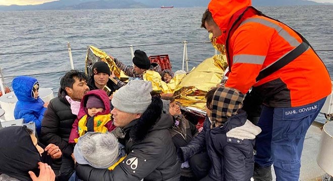 Yunanistan'ın geri ittiği 56 göçmen kurtarıldı