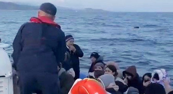 Yunanistan'ın geri ittiği 64 kaçak göçmen kurtarıldı