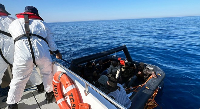 Yunanistan'ın geri ittiği 9 göçmen kurtarıldı