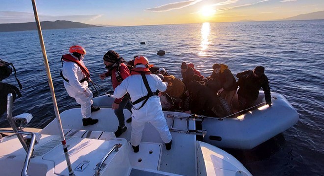 Yunanistan'ın geri ittiği19 kaçak göçmen kurtarıldı