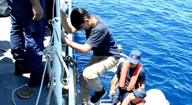 Yunanistan'ın ittiği 154 kaçak göçmen kurtarıldı