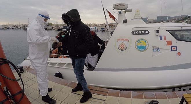 Yunanistan'ın ölüme terk ettiği 55 kaçak göçmeni, kurtardı