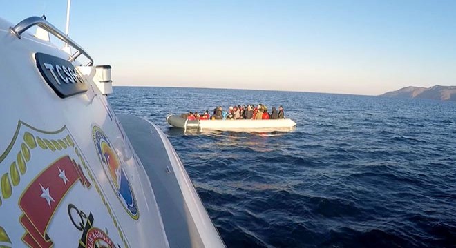 Yunanistan'ın ölüme terk ettiği 82 kaçak göçmen, kurtarıldı