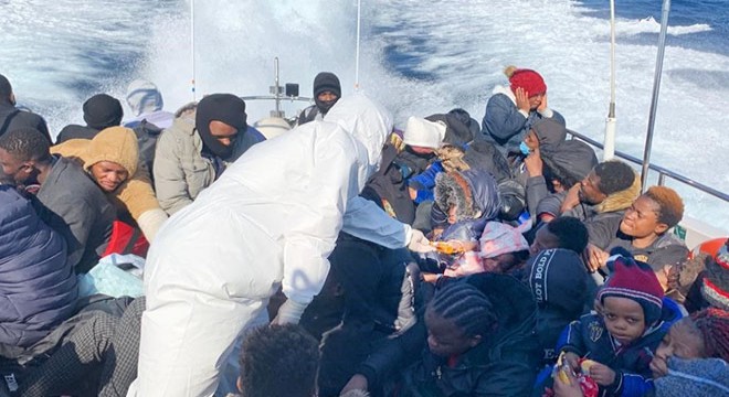 Yunanistan'ın ölüme terk ettiği kaçak göçmenler kurtarıldı