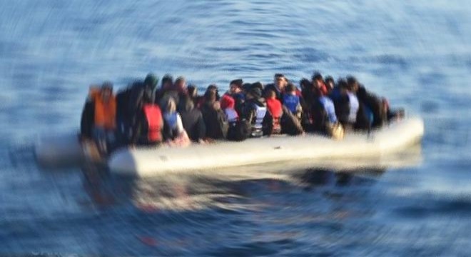 Yunanistan ın Türkiye kara sularına geri ittiği 526 göçmen kurtarıldı