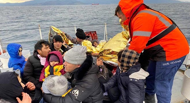 Yunanistan ın geri ittiği 56 göçmen kurtarıldı
