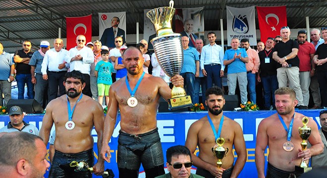 Yunusemre'de altın kemer Ali Gürbüz'ün oldu