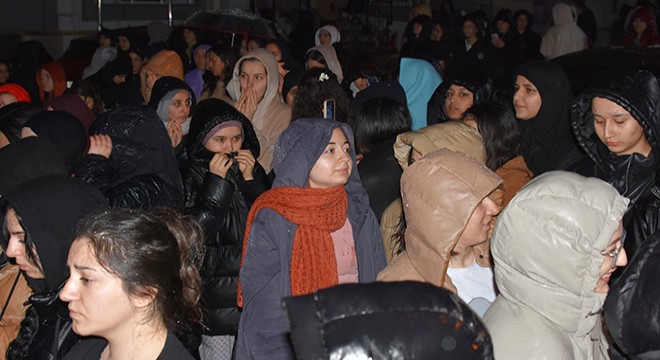 Yurt asansöründe mahsur kalan öğrenciler 45 dakika sonra kurtarıldı
