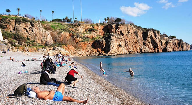 Yurtta kar, Antalya'da bahar