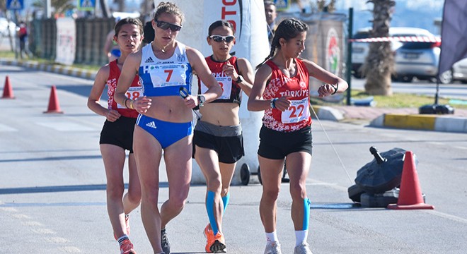 Yürüyüş milli takımında Ayşe Tekdal, olimpiyat kotası aldı