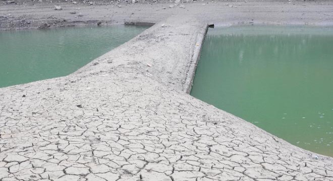 Yuvacık Barajı'nda su seviyesi düştü, köprü ortaya çıktı