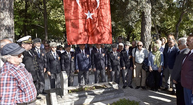 Yüzbaşı Aker mezarı başında anıldı