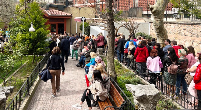 Yüzlerce kişi akın etti... Bulgaristan'dan otobüslerle geldiler