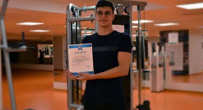 Yüzmede 12 yıldır kırılamayan Türkiye rekorunu kırdı