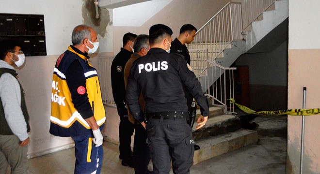 Zabıta memuru apartman girişinde ölü bulundu