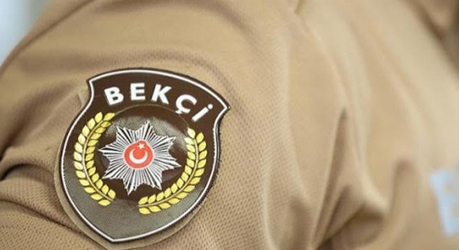 Zehirlenen sokak köpeğine ilk müdahaleyi bekçiler yaptı