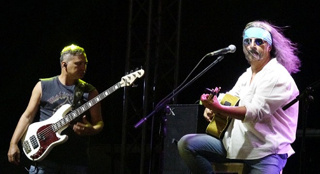 Zeytinli Rock Festivali, yoğun katılımla başladı