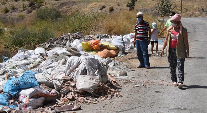 Zeytinliğe kaçak moloz ve hafriyat dökülmesine tepki