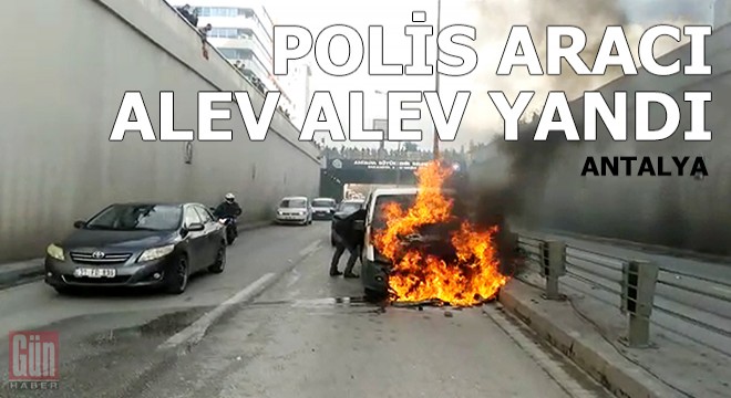 Zincirleme kazada, sivil polislerin ekip otosu alev aldı