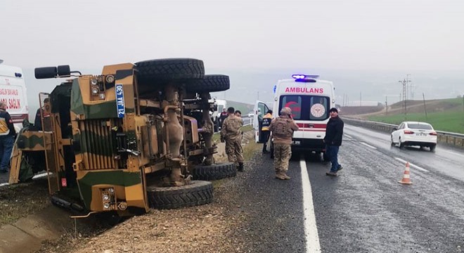 Zırhlı askeri araç devrildi: 6 yaralı