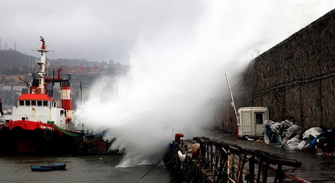 Zonguldak'ta 7 metrelik dev dalgalar oluştu