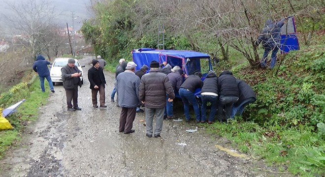 Zonguldak'ta devrilen tarım aracındaki 3 kişi yaralandı
