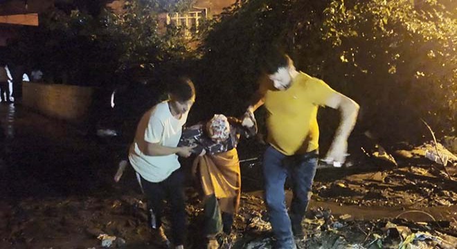 Zonguldak'ta heyelan: Bir ev tahliye edildi